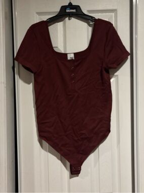 SO Burgundy Scoop Neck Short Sleeve Bodysuit